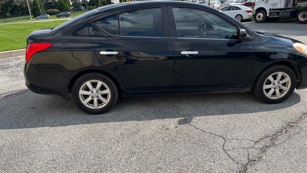 2012 Nissan Versa Image 5