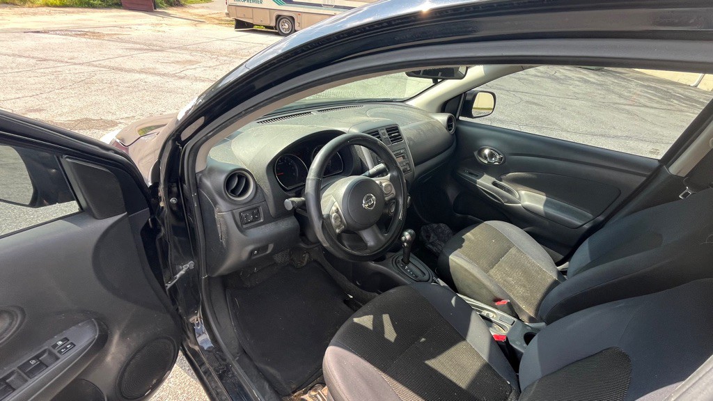 2012 Nissan Versa Image 11
