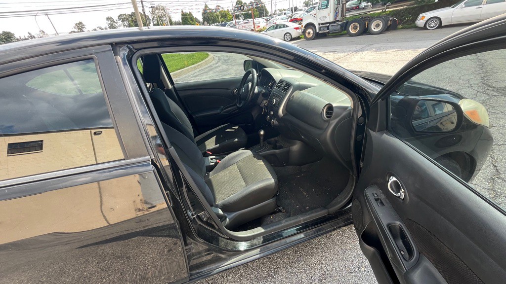 2012 Nissan Versa Image 13
