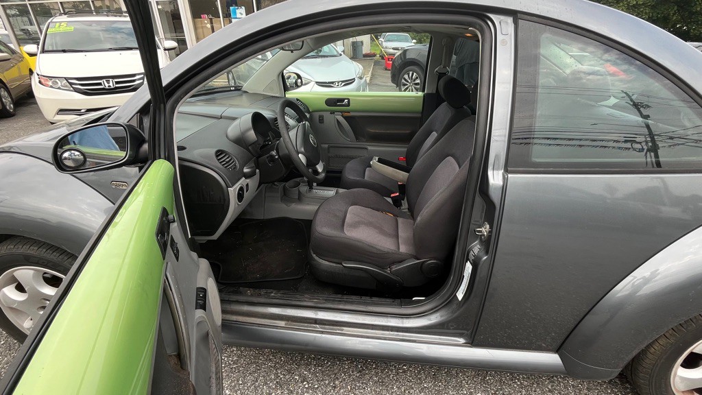 2003 Volkswagen Beetle Image 9