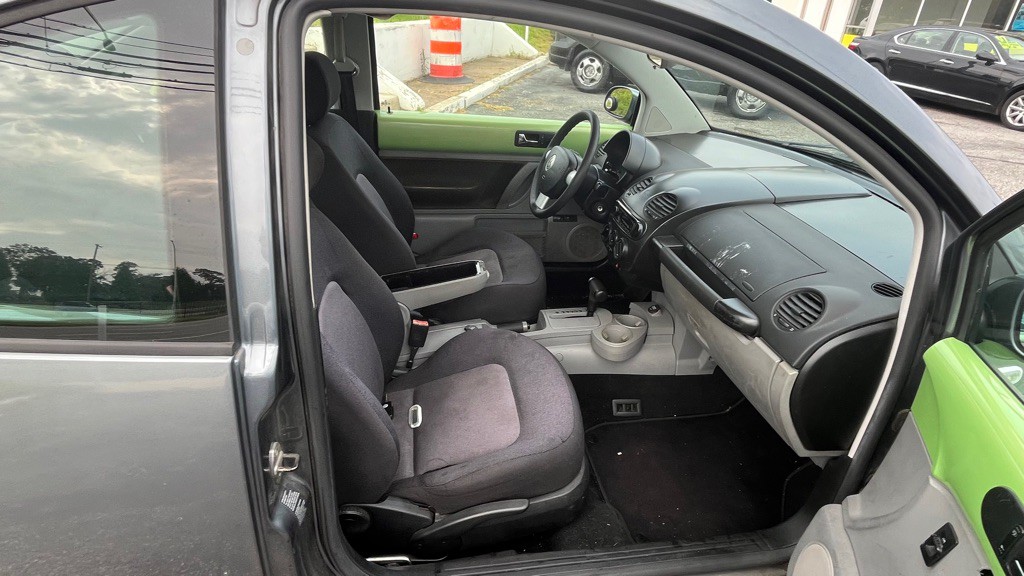 2003 Volkswagen Beetle Image 11