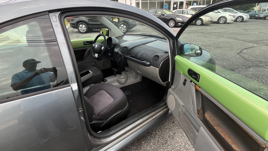 2003 Volkswagen Beetle Image 12