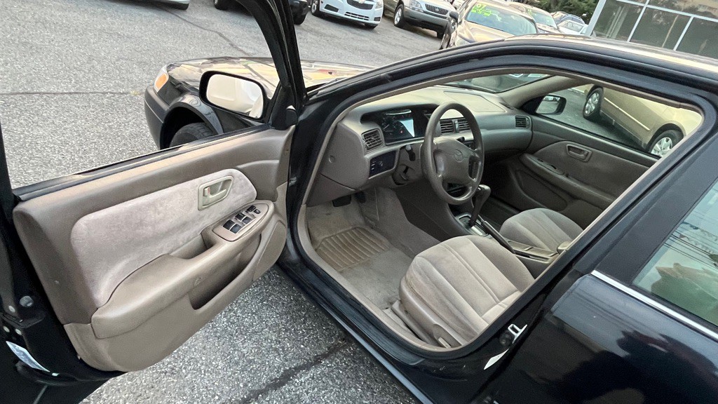 1999 Toyota Camry Image 9
