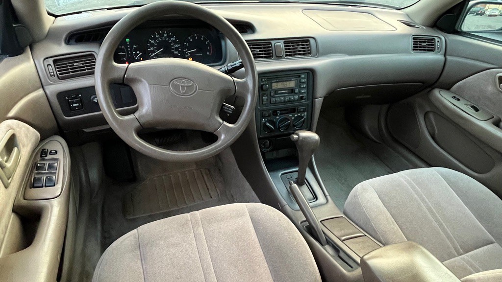 1999 Toyota Camry Image 12