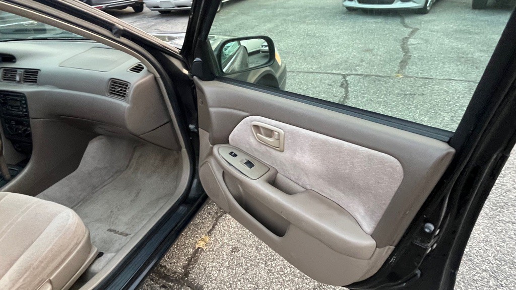 1999 Toyota Camry Image 15
