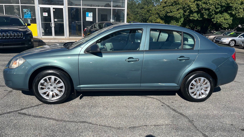 2010 Chevrolet Cobalt Image 2