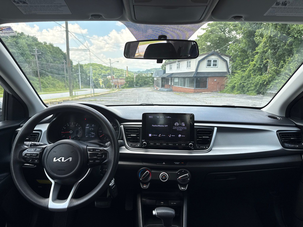 2023 Kia Rio Image 11
