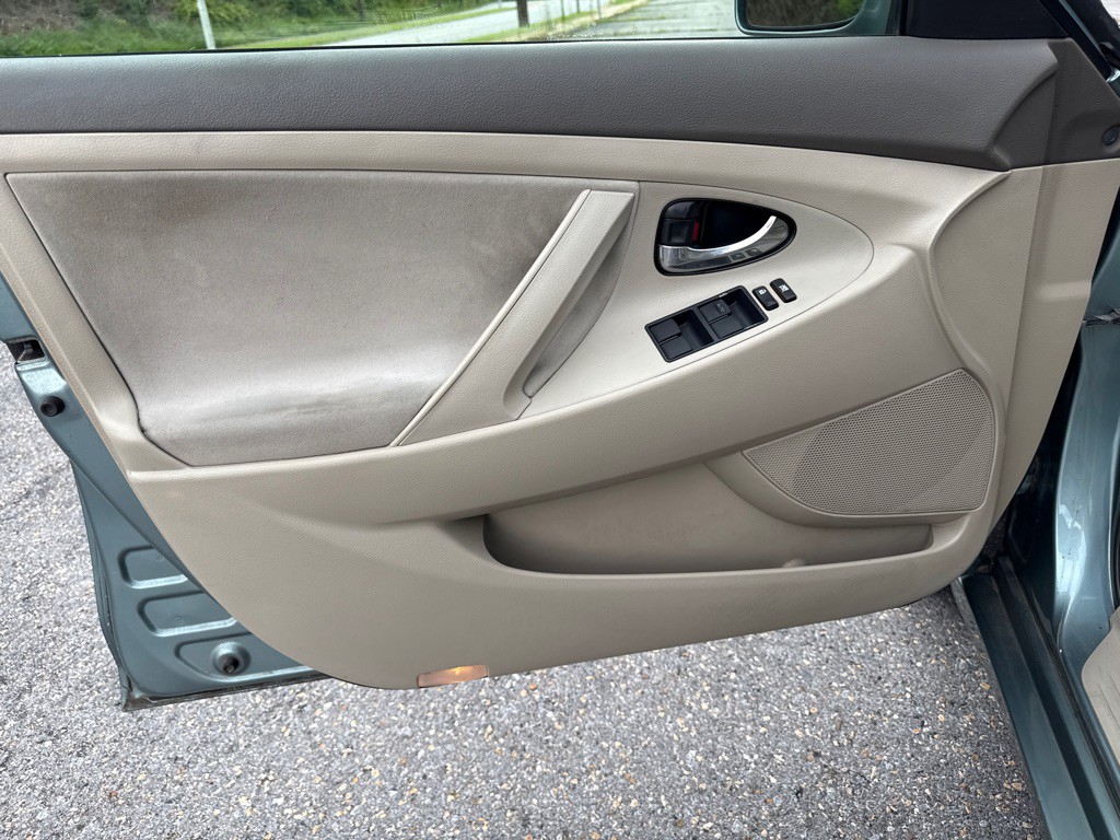 2009 Toyota Camry Image 17