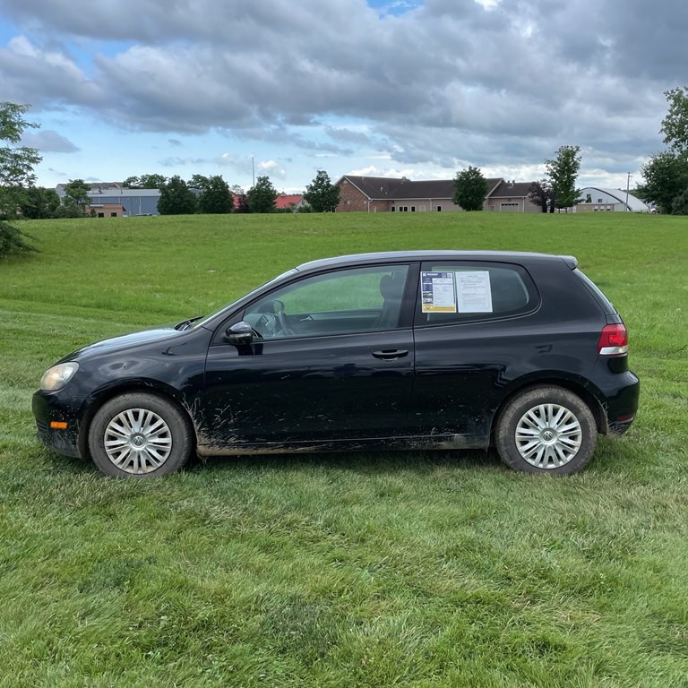 2013 Volkswagen Golf Image 2