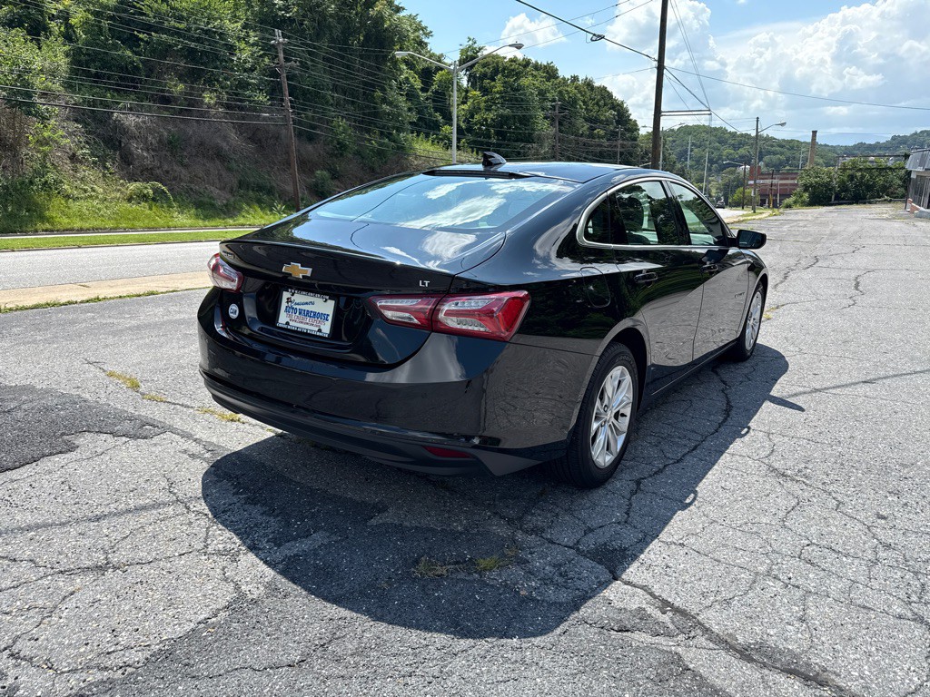2021 Chevrolet Malibu Image 3