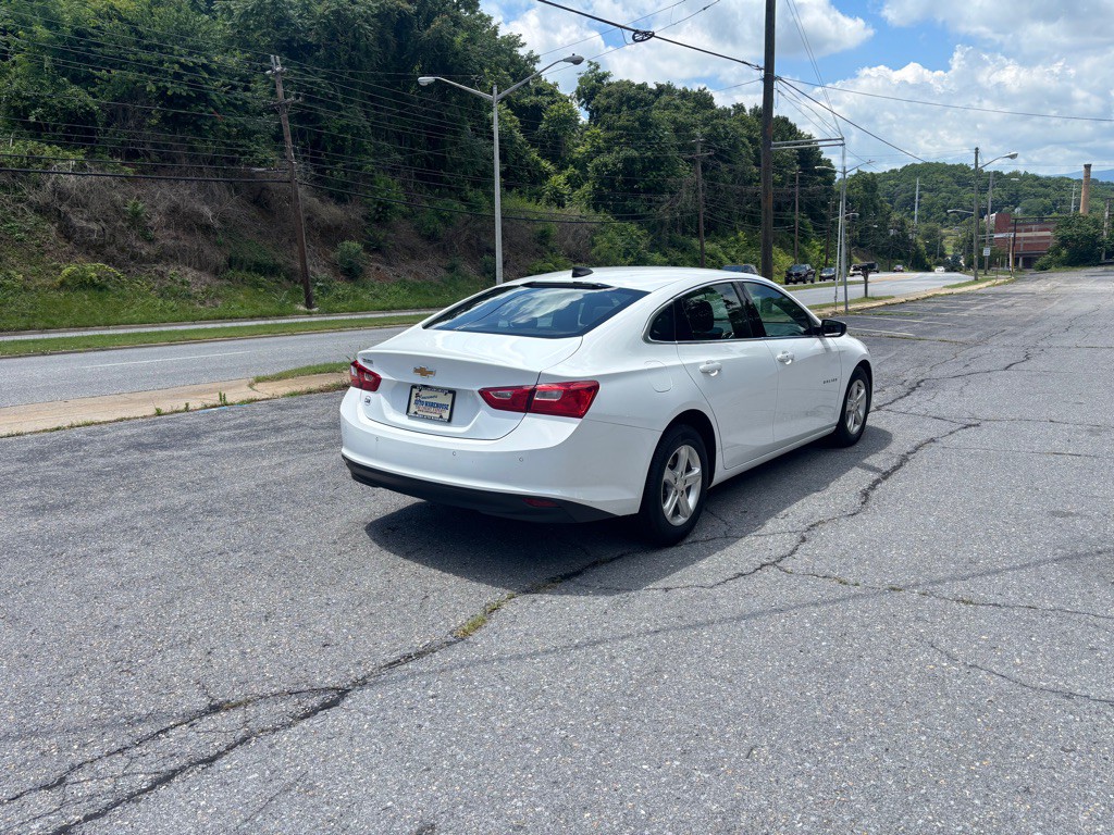2024 Chevrolet Malibu Image 3
