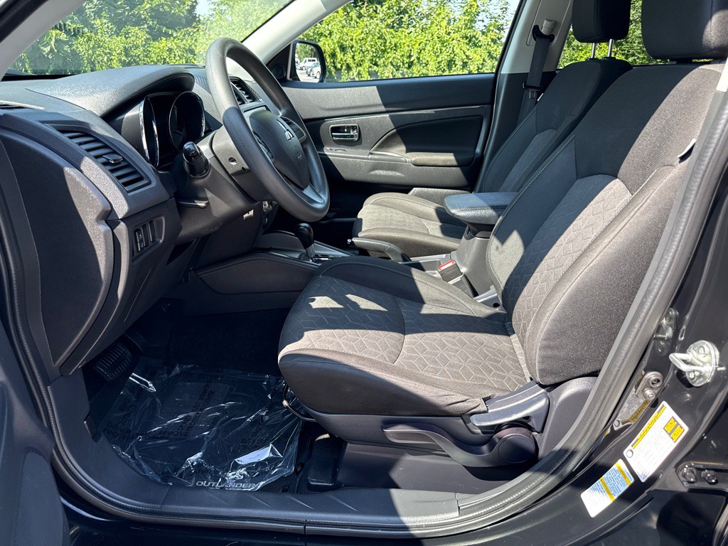 2022 Mitsubishi Outlander Image 5