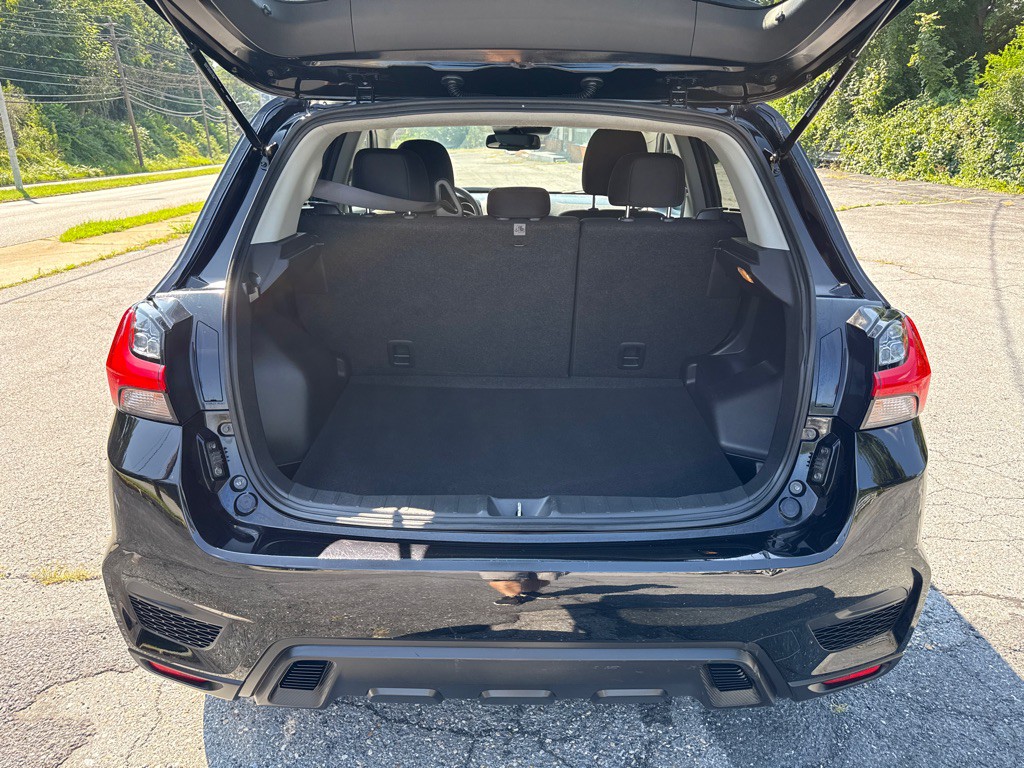 2022 Mitsubishi Outlander Image 9
