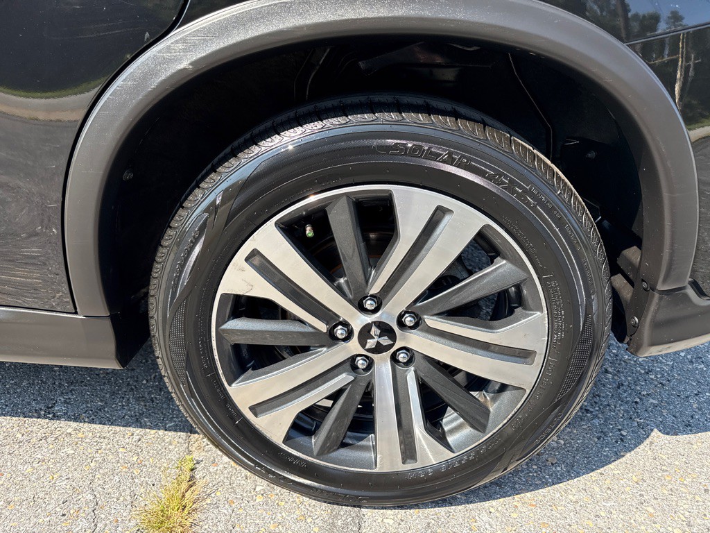 2022 Mitsubishi Outlander Image 10