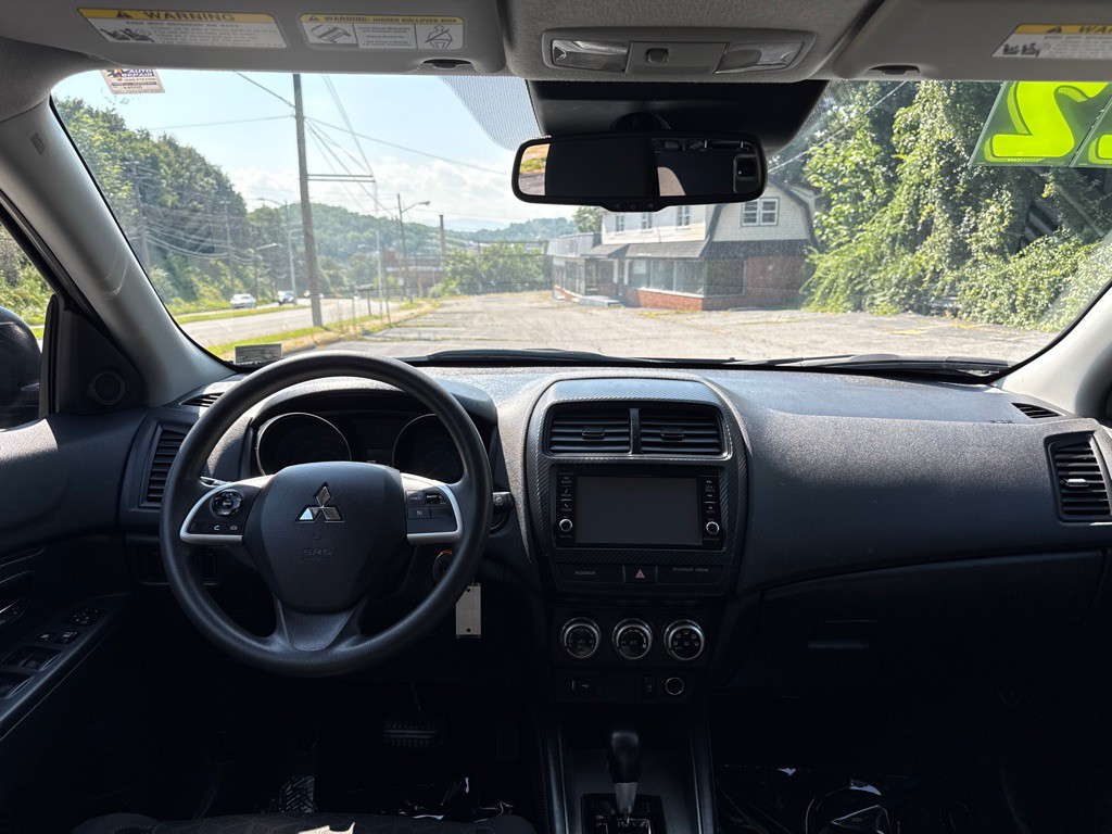 2022 Mitsubishi Outlander Image 11