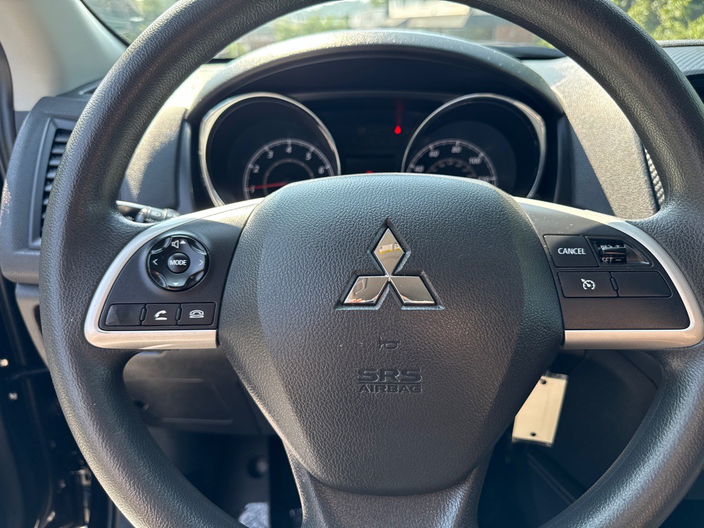2022 Mitsubishi Outlander Image 17