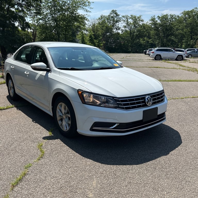 2016 Volkswagen Passat Image 1