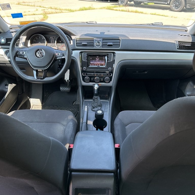 2016 Volkswagen Passat Image 3
