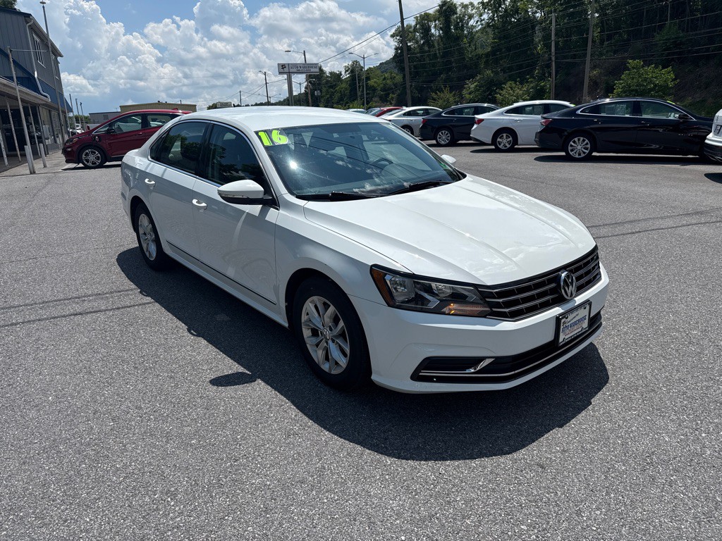 2016 Volkswagen Passat Image 6