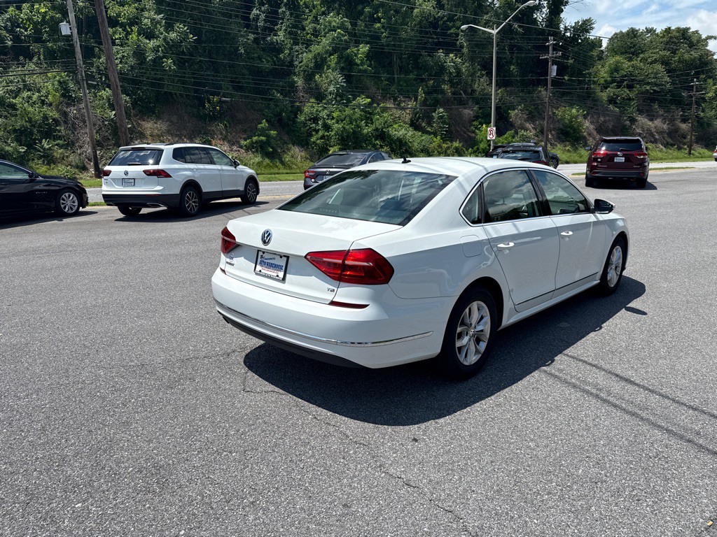2016 Volkswagen Passat Image 7