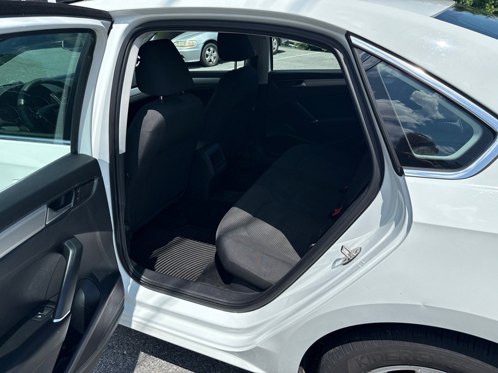 2016 Volkswagen Passat Image 10