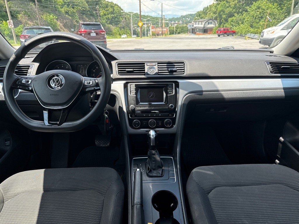 2016 Volkswagen Passat Image 15