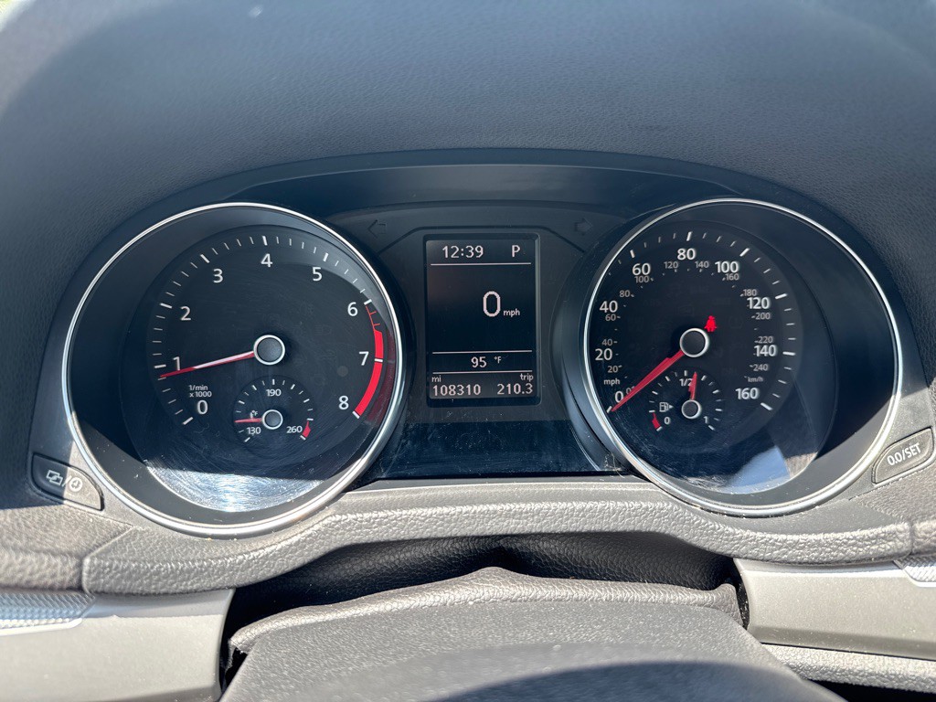2016 Volkswagen Passat Image 17