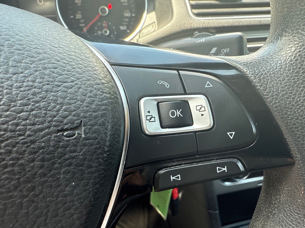 2016 Volkswagen Passat Image 19