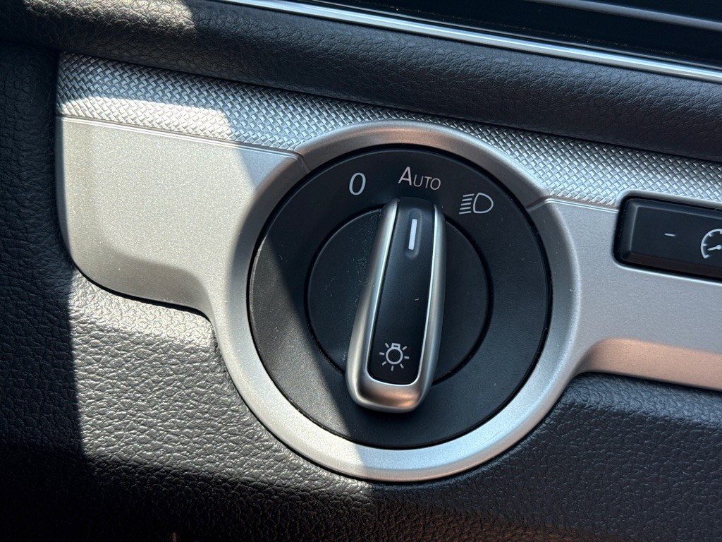 2016 Volkswagen Passat Image 20