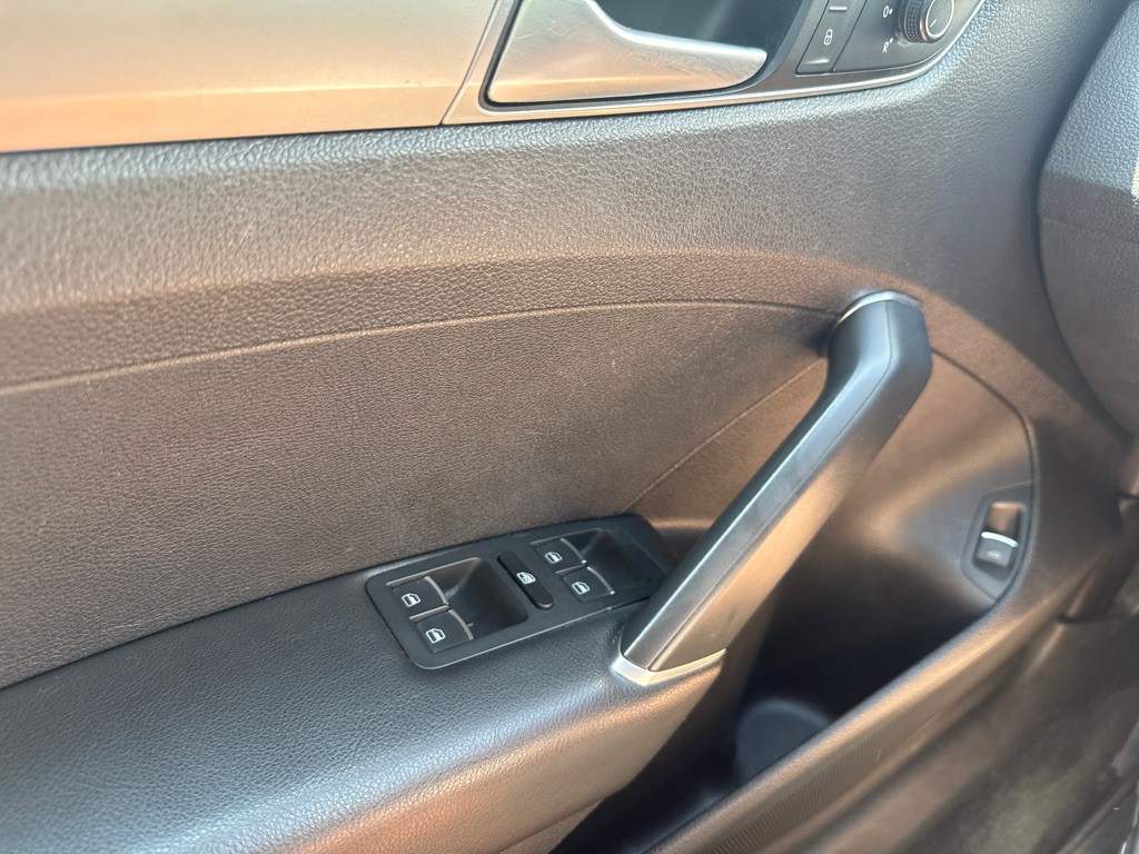 2016 Volkswagen Passat Image 21