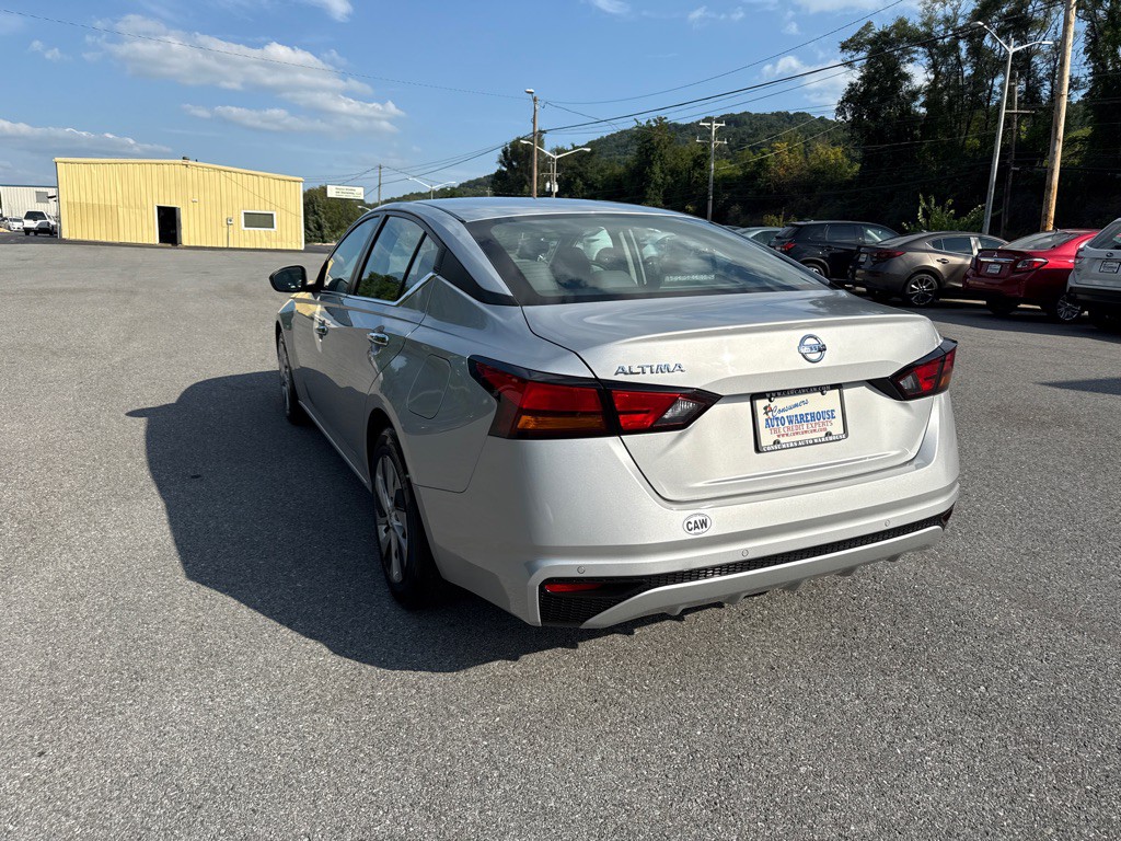 2021 Nissan Altima Image 4