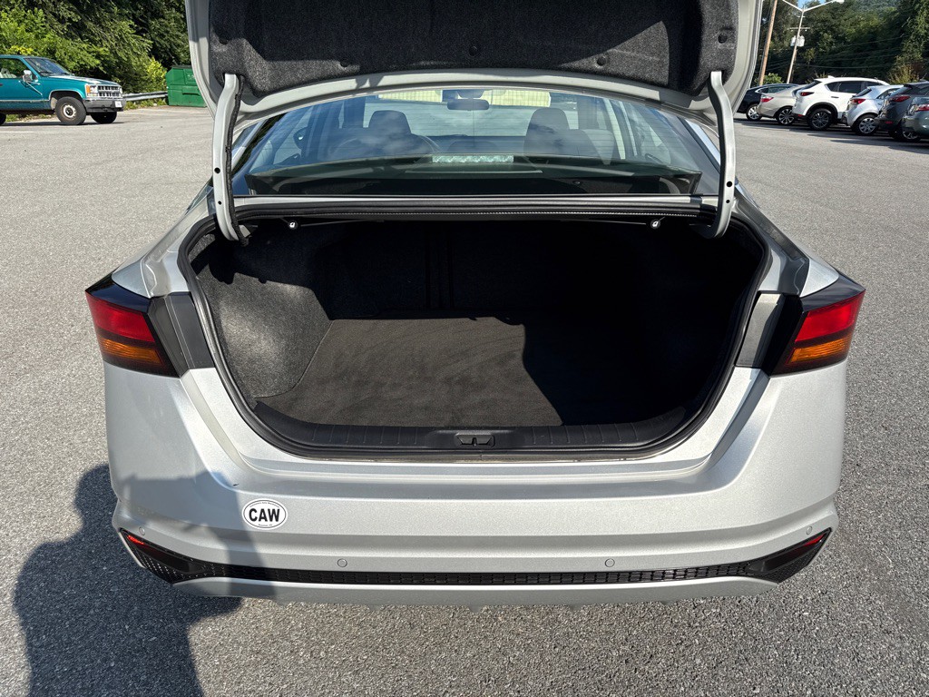 2021 Nissan Altima Image 9