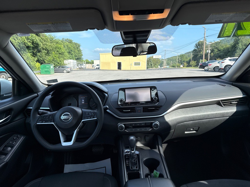 2021 Nissan Altima Image 11