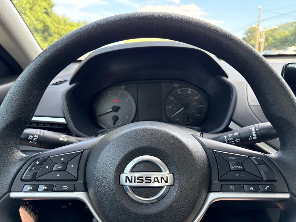 2021 Nissan Altima Image 16