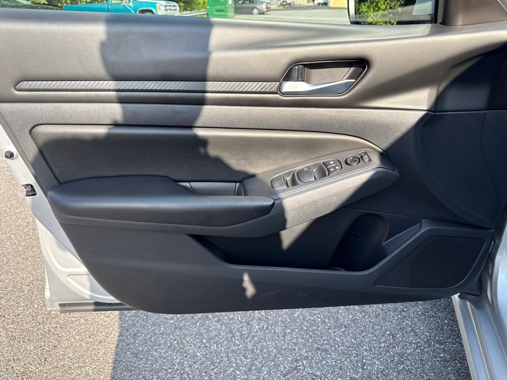2021 Nissan Altima Image 18