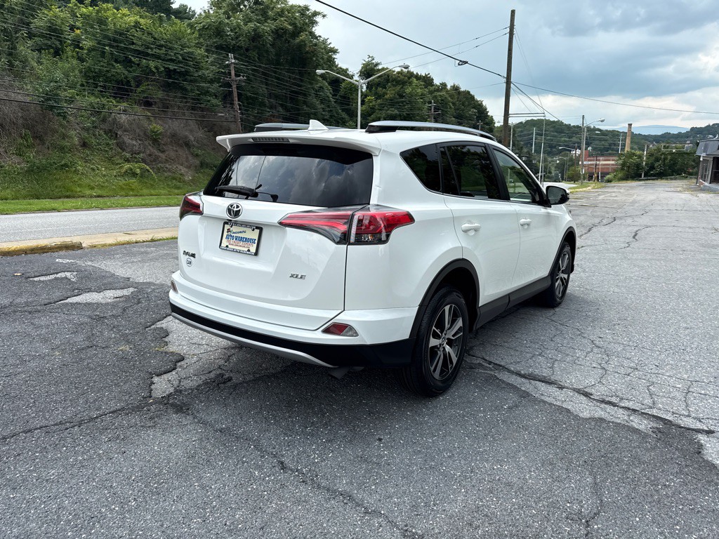2018 Toyota Rav4 Image 3