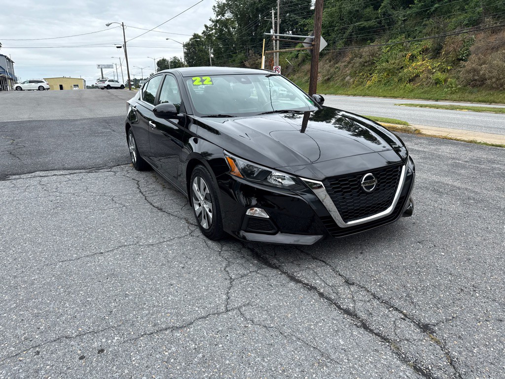 2022 Nissan Altima Image 2