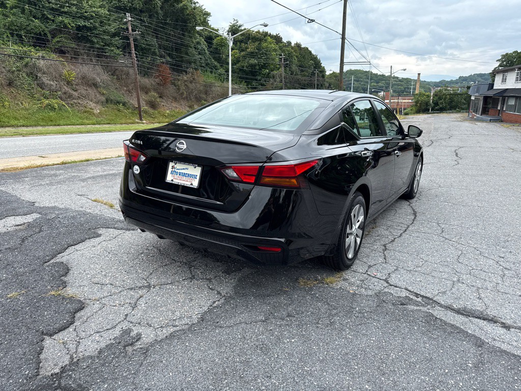 2022 Nissan Altima Image 3