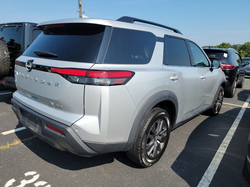 2022 Nissan Pathfinder Image 2