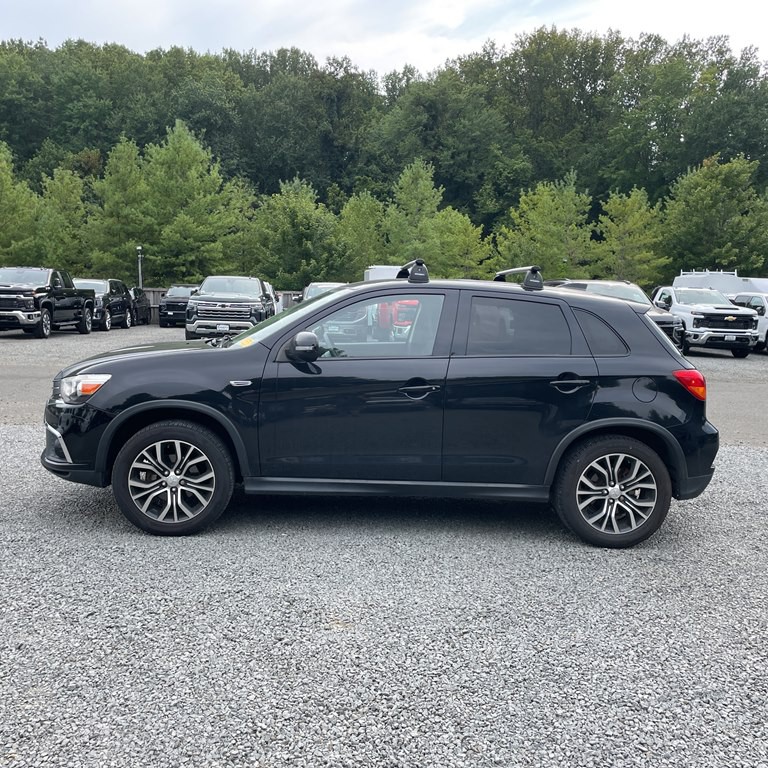 2018 Mitsubishi Outlander Image 2