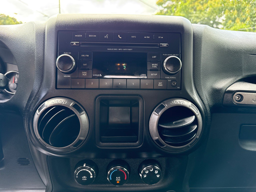 2016 Jeep Wrangler Image 11
