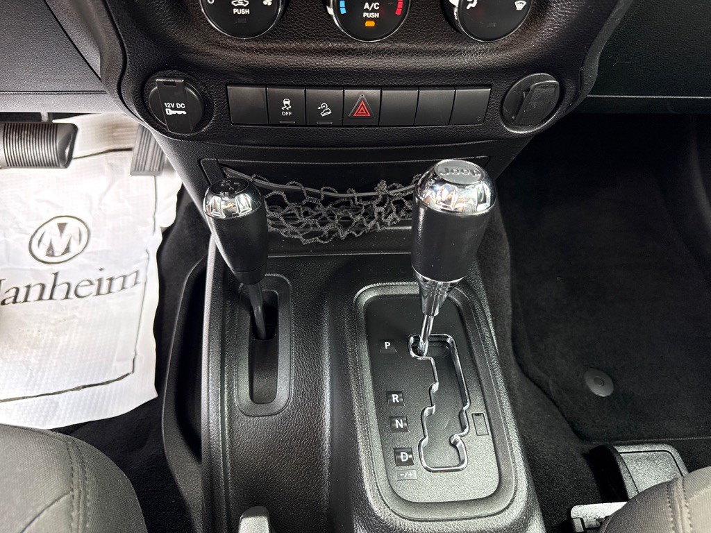 2016 Jeep Wrangler Image 12