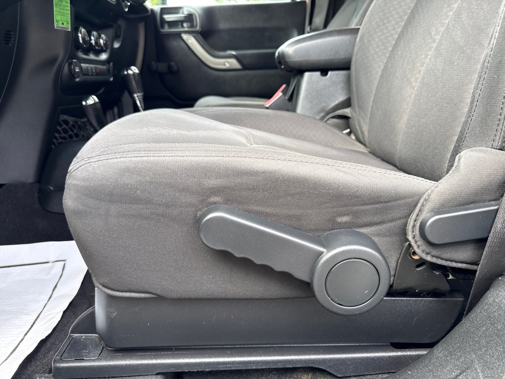 2016 Jeep Wrangler Image 17