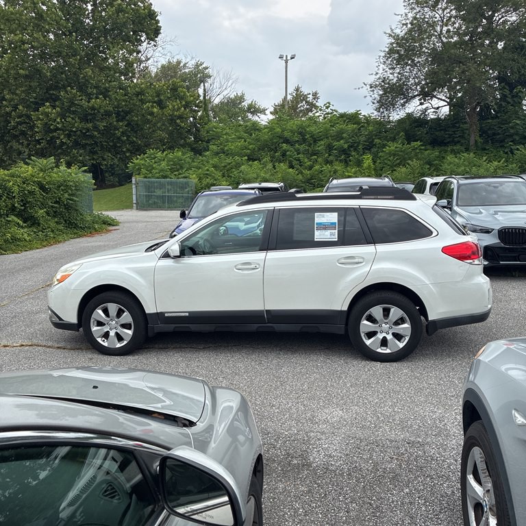 2011 Subaru Outback Image 2