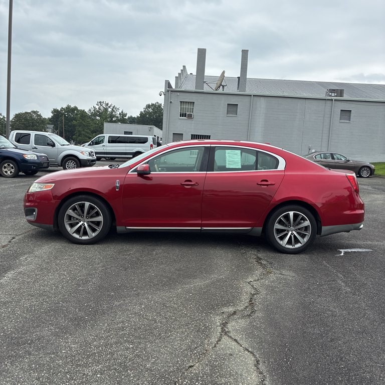 2010 Lincoln MKS Image 2