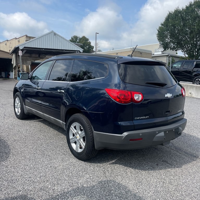 2009 Chevrolet Traverse Image 2