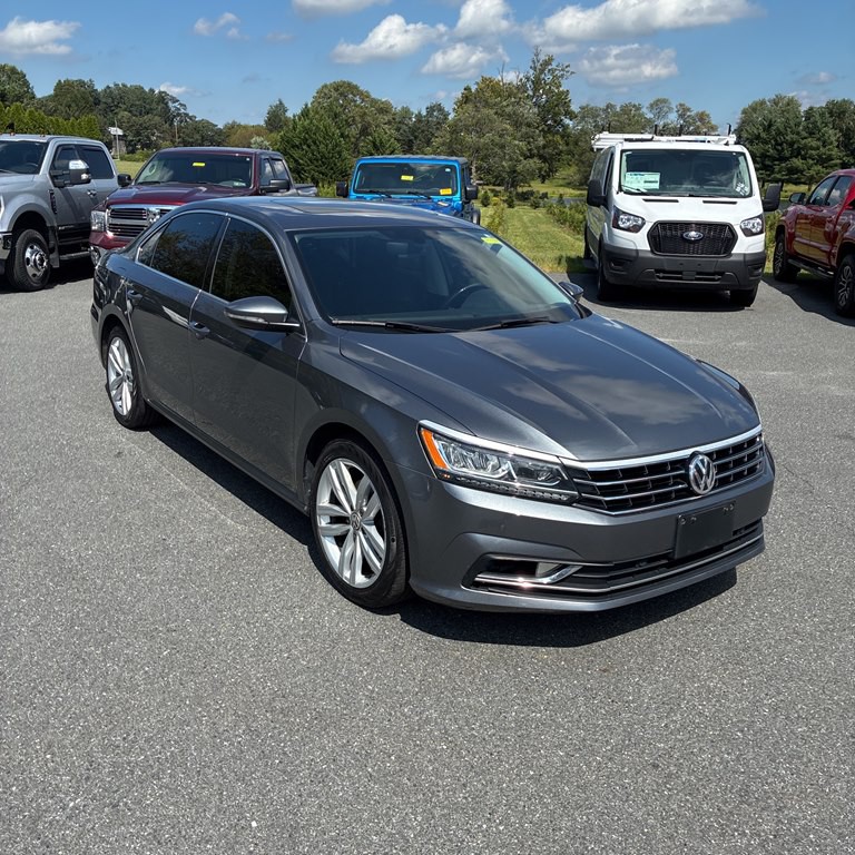 2018 Volkswagen Passat Image 1