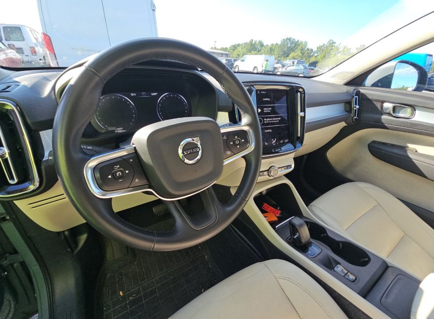 2022 Volvo XC40 Image 3