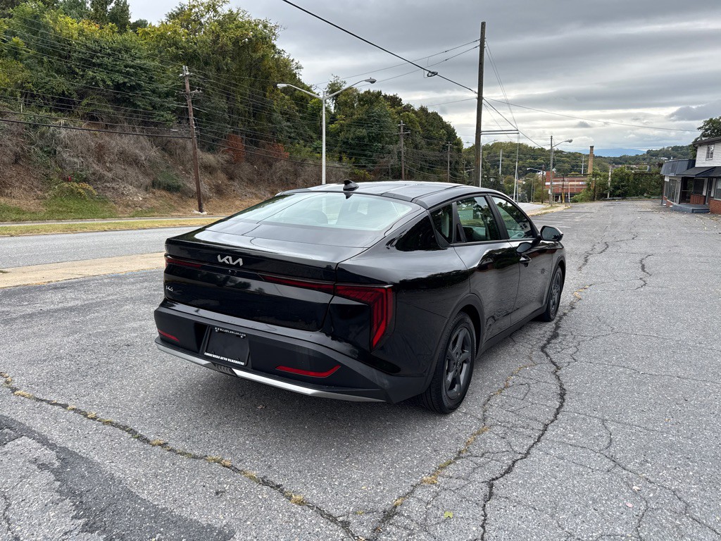 2025 Kia K4 Image 3