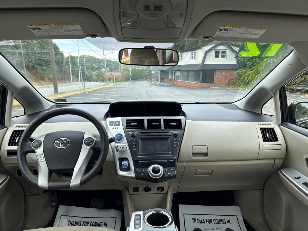 2012 Toyota Prius Image 11